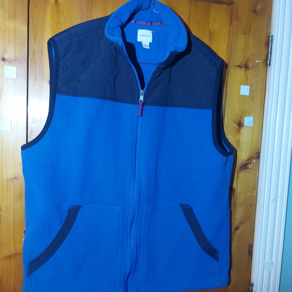 G.H. Bass & Co. Men's Blue and Black Fleece Vest